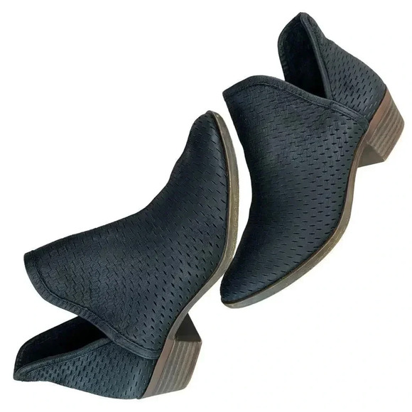 Lucky Brand Leather Perforated Ankle Boots Cut Out  Size 6M Black Baley Slip On - Picture 7 of 12